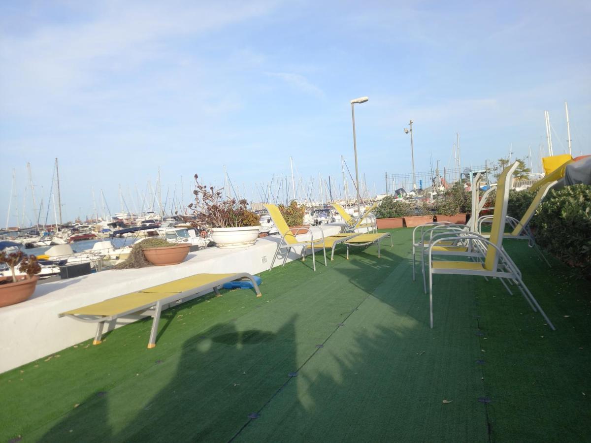 Hotel La Tua Stanza A Vela Sul Mare Bari Exterior foto